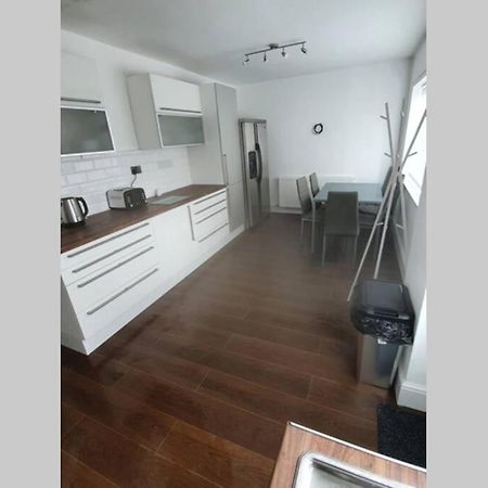 Entire House - Cheshire Oaks/Ellesmere Port Extérieur photo