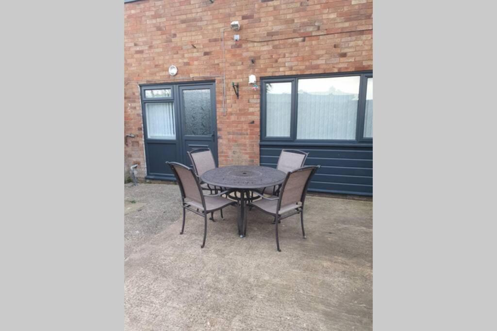 Entire House - Cheshire Oaks/Ellesmere Port Extérieur photo