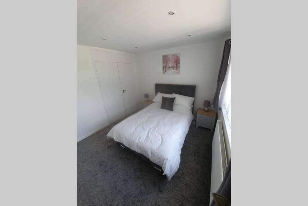 Entire House - Cheshire Oaks/Ellesmere Port Extérieur photo