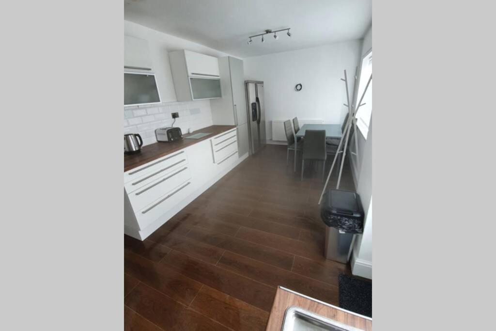 Entire House - Cheshire Oaks/Ellesmere Port Extérieur photo