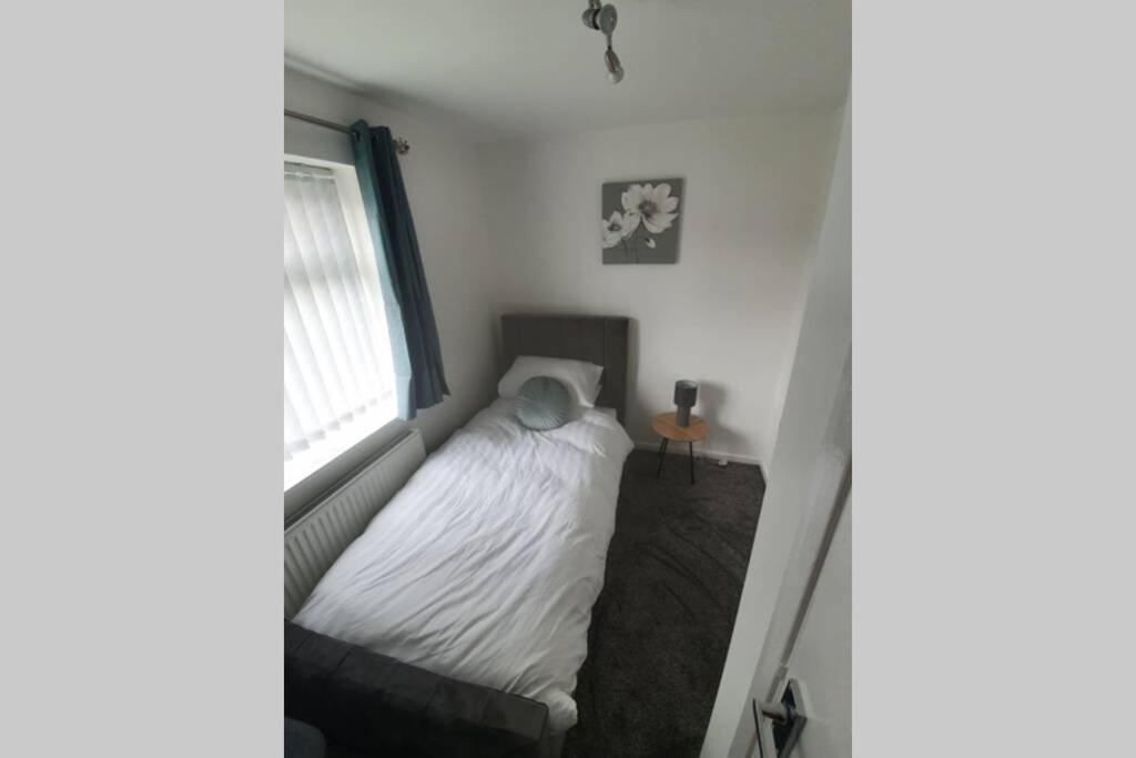 Entire House - Cheshire Oaks/Ellesmere Port Extérieur photo